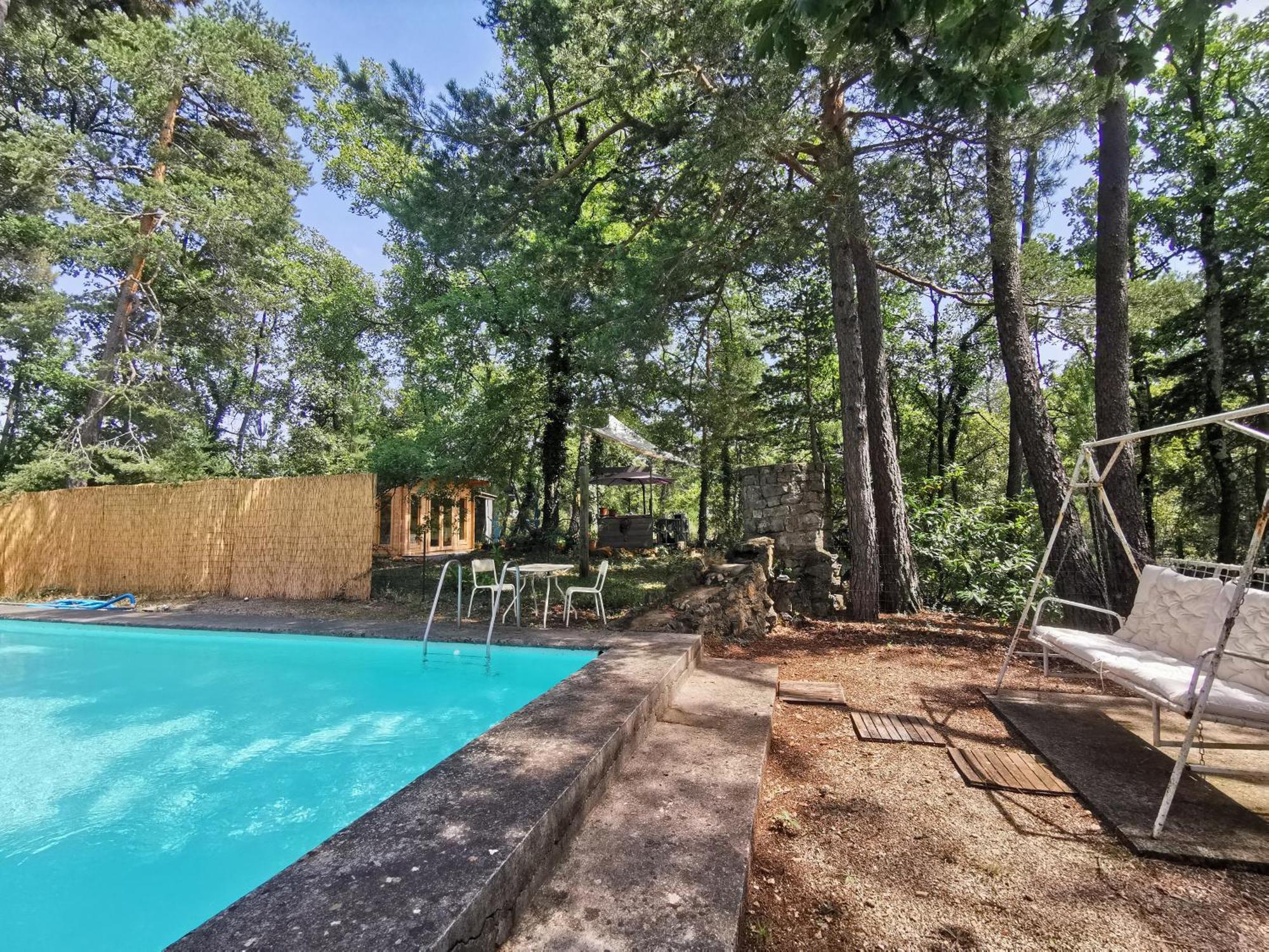 Cabanon Dans Un Ecrin De Verdure 卡连 外观 照片